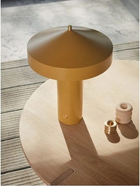 Метална настолна лампа в цвят жълта охра (височина 41 cm) Hatto – OYOY Living Design