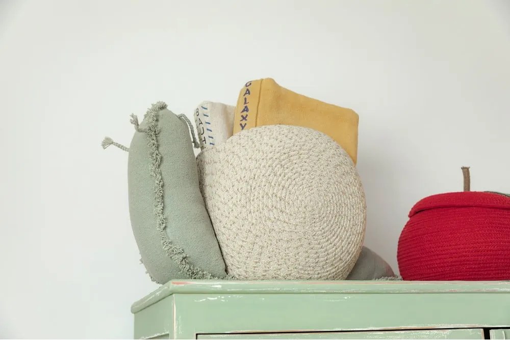 Текстилна детска кошница за играчки в кремав и светлозелен цвят 60x24x30 cm Big Snail – Lorena Canals