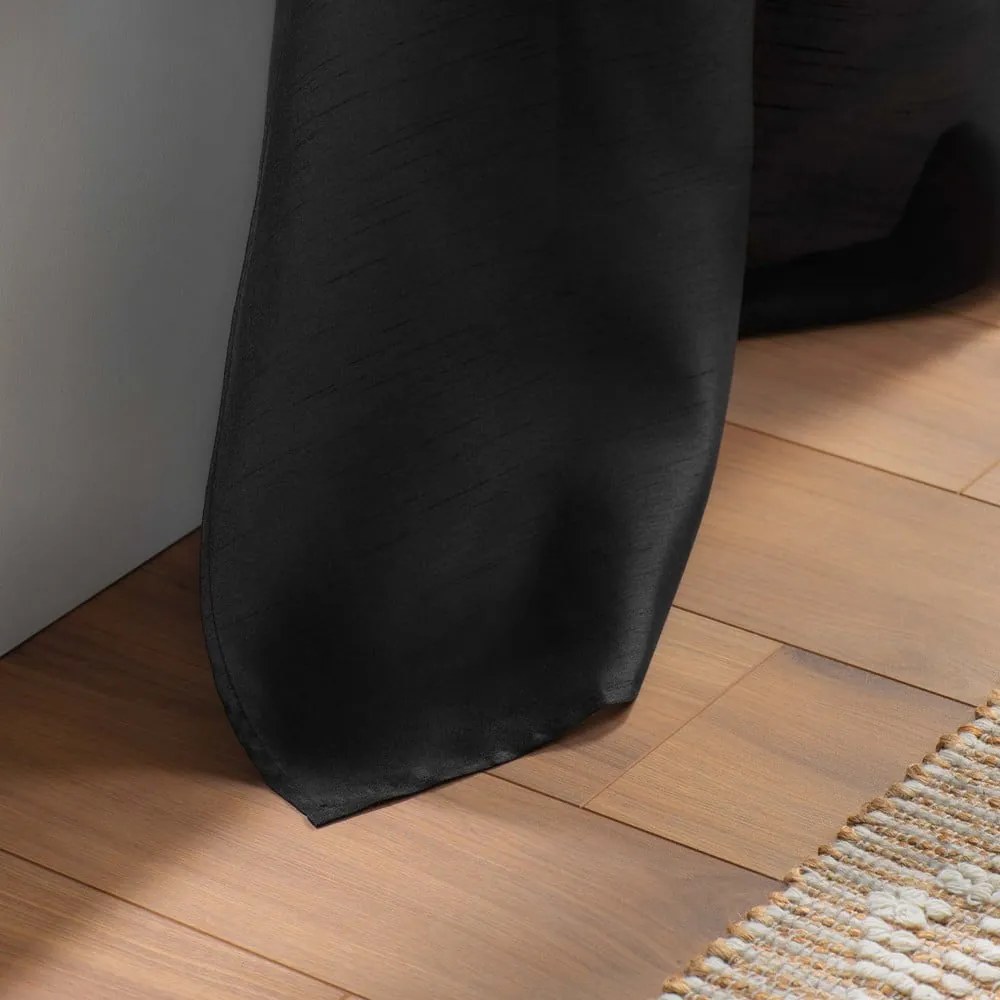 Черно перде от микросатен 140x240 cm Shana – douceur d'intérieur