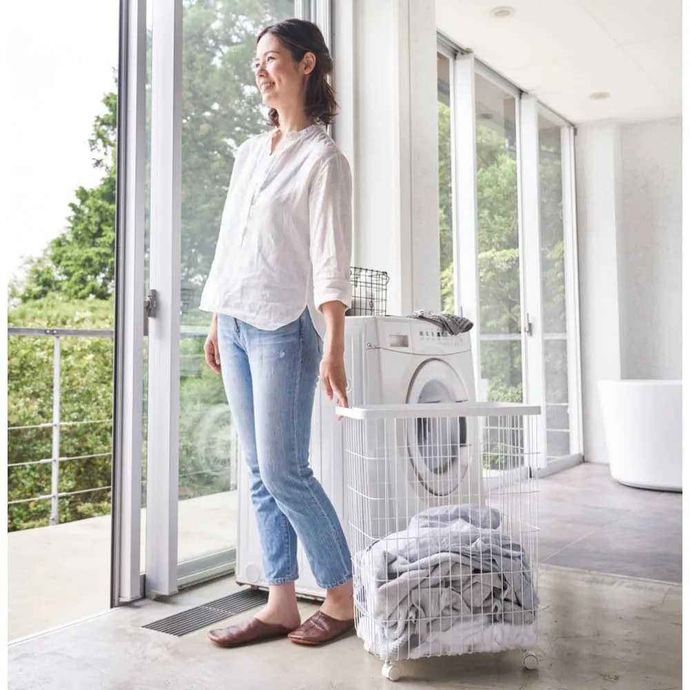 Бял метален кош за пране 55 л Tower - YAMAZAKI