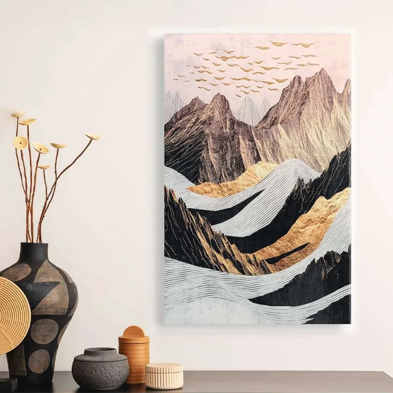 Картина „Abstract Mountain“ върху платно с дигитален печат, размери 70 × 100 × 3 см.