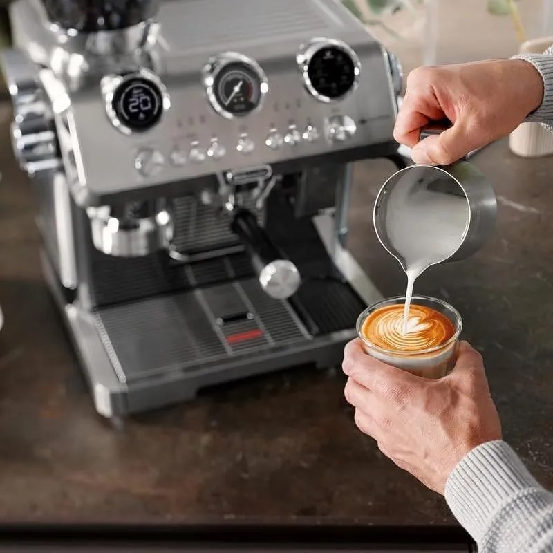 Еспресо машина DeLonghi EC9885.M La Specialista Maestro, 1450W, 19 bar, 2.5 л, 5 темп, 15 нива на смилане, Thermoblock, My LatteArt, LatteCrema, Сребрист
