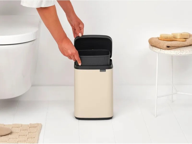 Кош за боклук Brabantia Bo Small 1008865, 4 л, Плавно и безшумно отваряне, Противоплъзгаща основа, Бежов