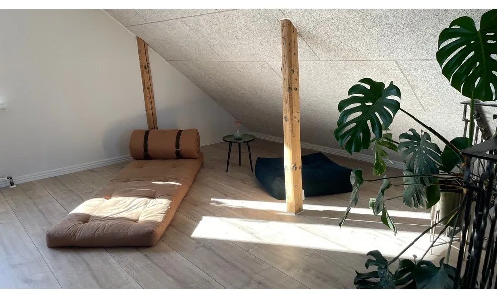 Променлив стол за закопчаване Creamy Buckle up - Karup Design