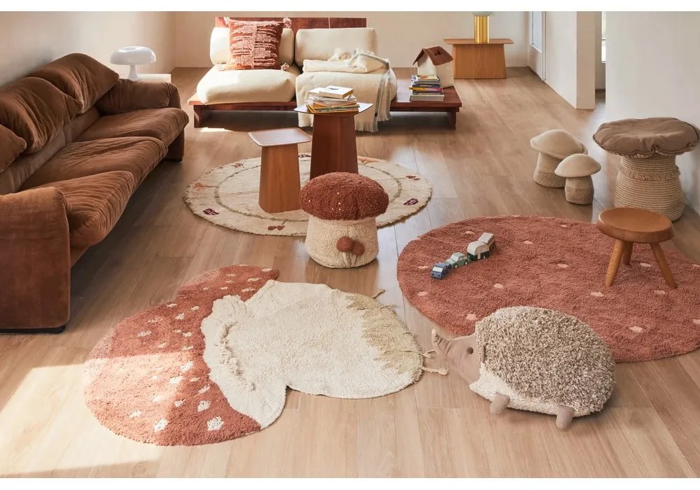 Памучен ръчно изработен детски килим подходящ за пране в тухлен цвят ø140 cm Round Dot Chestnut – Lorena Canals