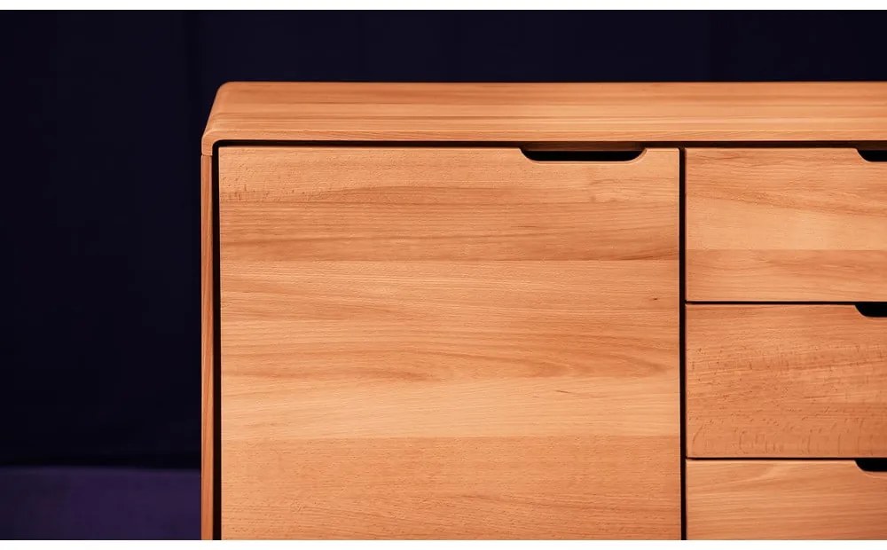 Нисък скрин от букова дървесина 134x63 cm Greg - The Beds