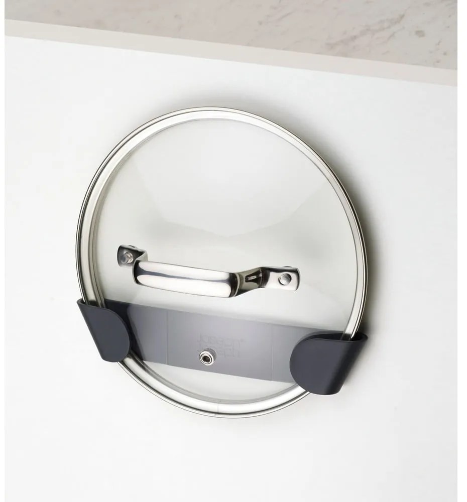 Пластмасови поставка за капаци в комплект 4 бр. без пробиване CupboardStore – Joseph Joseph