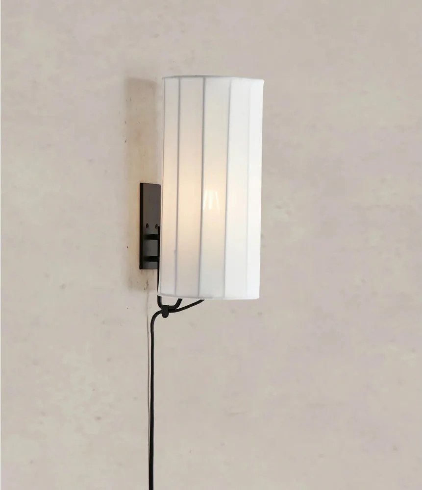 Черно-бял стенна лампа за контакт Hikari – Markslöjd