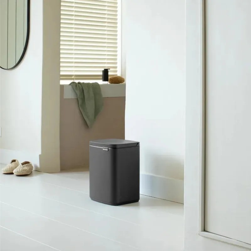 Кош за боклук Brabantia Bo Small 1006622, 4 л, Плавно и безшумно отваряне, Черен мат