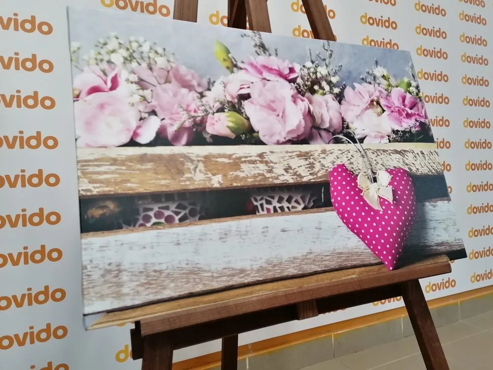 Картина на платно – Карамфилови цветя в дървена кутия