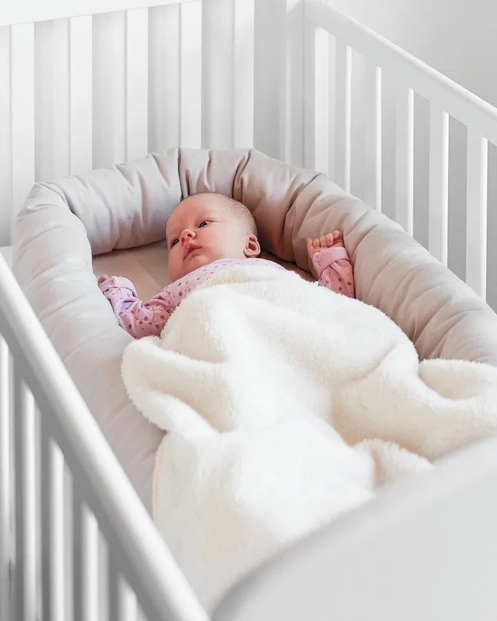 Baby Dan - Възглавница Cuddle Nest - Light Grey