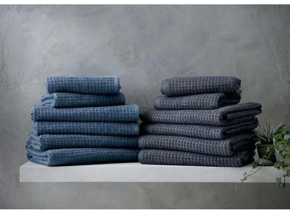 Тъмносива хавлиена кърпа от органичен памук от тери 70x140 cm Check – JUNA