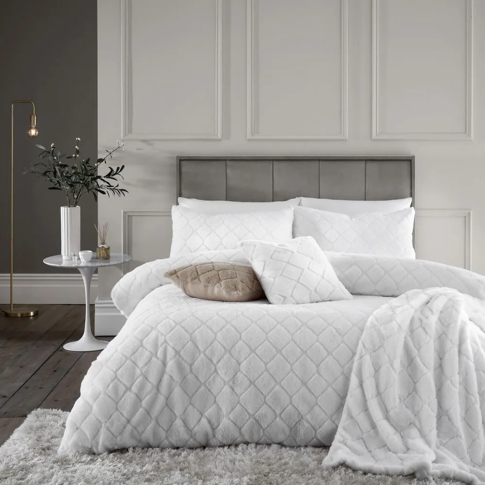 Бяло двойно удължено спално бельо от микроплюш 230x220 cm Cosy Diamond – Catherine Lansfield