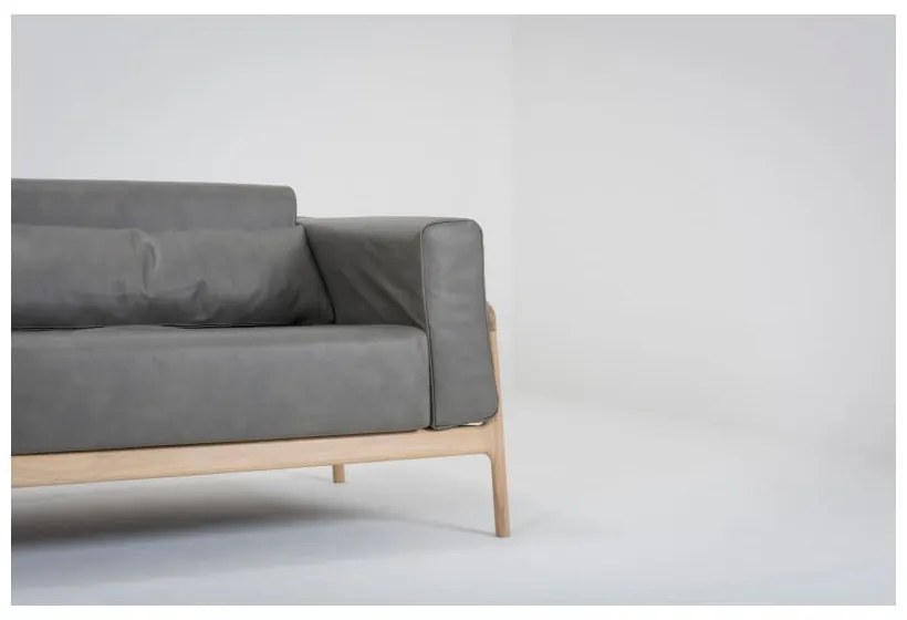 Тъмно сив диван от биволска кожа с масивна дъбова конструкция , 210 см Fawn - Gazzda