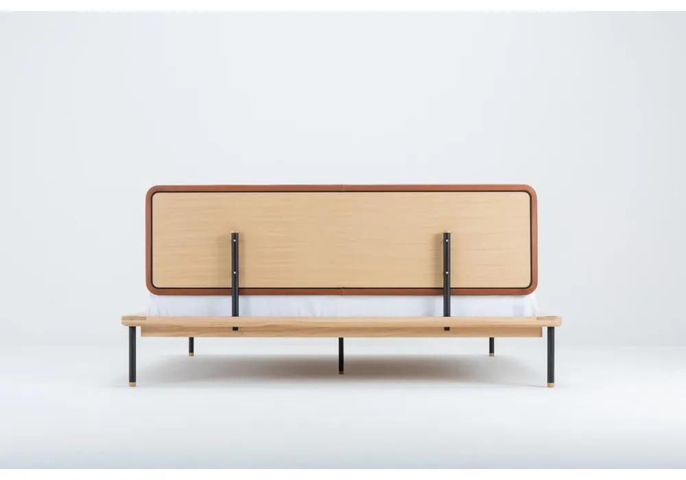 Тапицирано двойно легло от дъбова дървесина с решетка в кафяв/естествен цвят 140x200 cm Fina - Gazzda