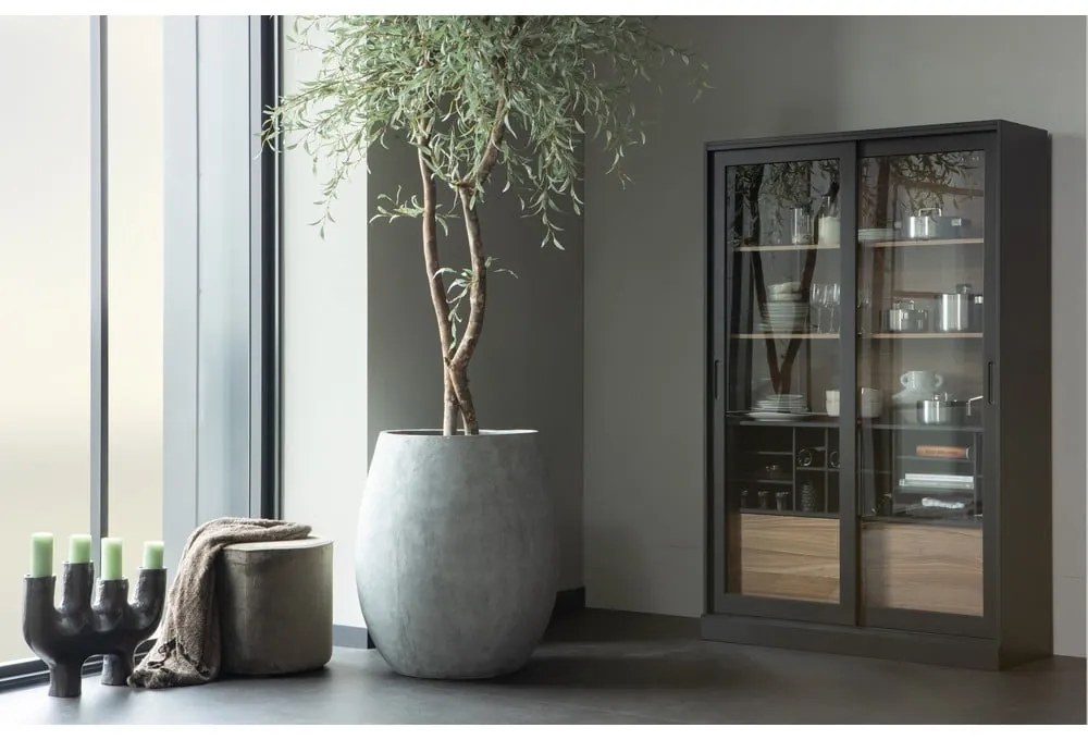 Витрина от масивен бор с плъзгащи се врати в черен и естествен цвят 125x200 cm James – WOOOD