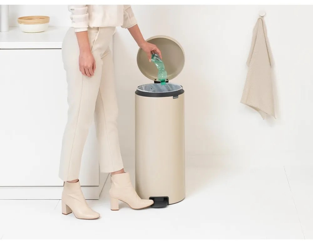 Бежово стоманено кошче за боклук с педал 30 l NewIcon – Brabantia