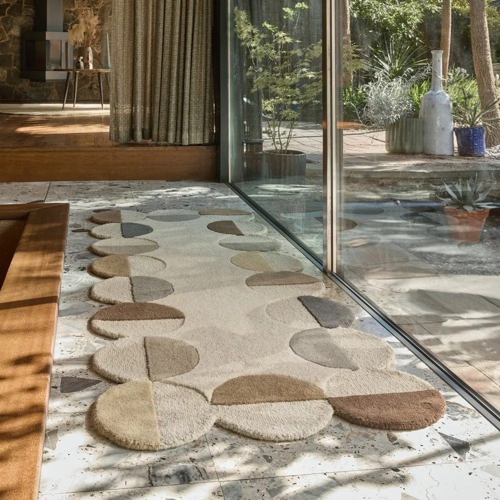 Сиво-бежова ръчно изработена вълнена пътека 80x230 cm Mia Scallop Frame – Flair Rugs