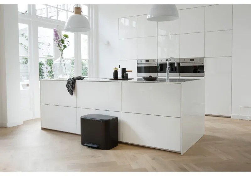 Кош за боклук Brabantia Bo Pedal 1000236, 36 л, Леко затваряне, Противоплъзгаща основа, Устойчив на пръстови отпечатъци, Черен
