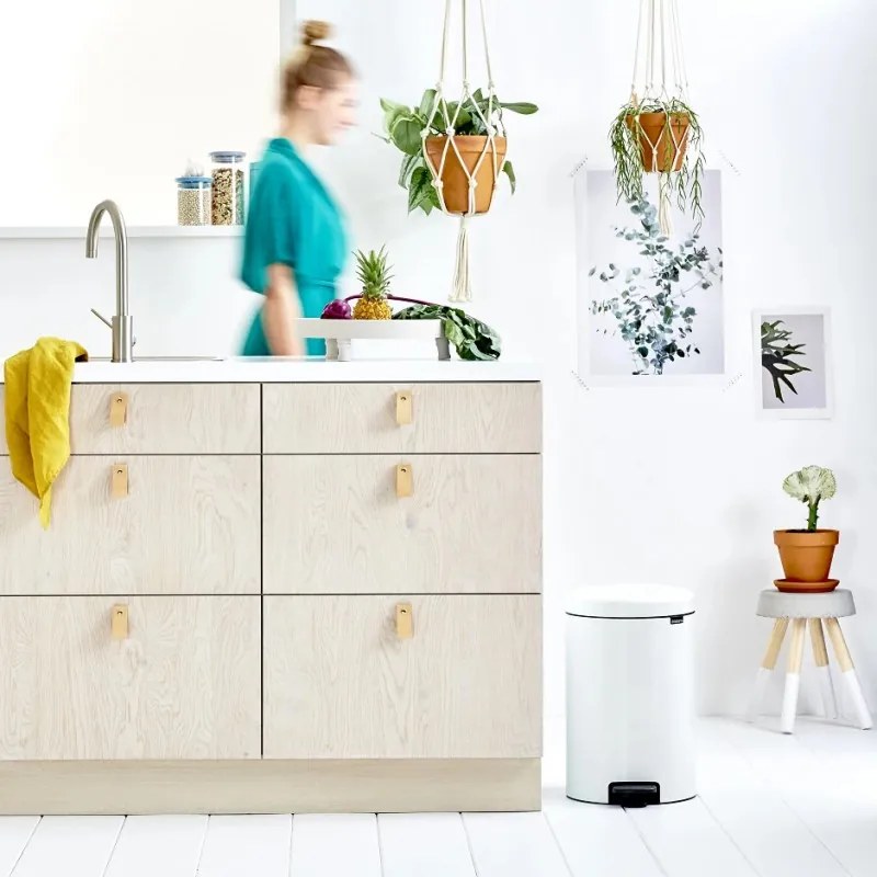 Кош за боклук с педал Brabantia NewIcon 649034, 20 л, Плавно затваряне, Противоплъзгаща основа, Бял