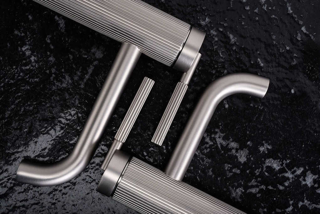 Смесител за мивка Rea Argon Brush Nickel Low