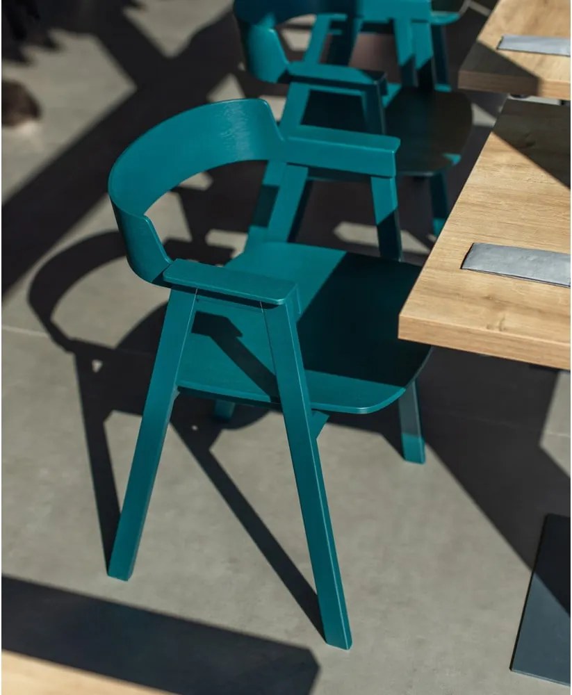 Трапезен стол с подлакътници от масивен дъб в петролен цвят Flip – Gazzda