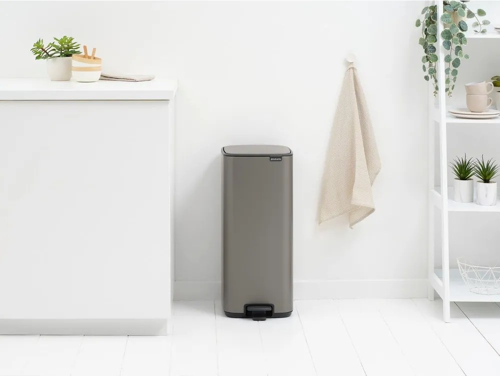 Сиво стоманено кошче за боклук с педал 30 l Bo – Brabantia