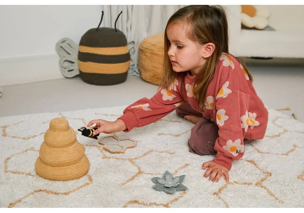 Кремаво памучно детско килимче за игра 90x130 cm Pollination – Lorena Canals