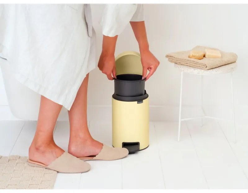 Кош за боклук с педал Brabantia NewIcon 1008836, 3 л, Плавно затваряне, Противоплъзгаща основа, Жълт