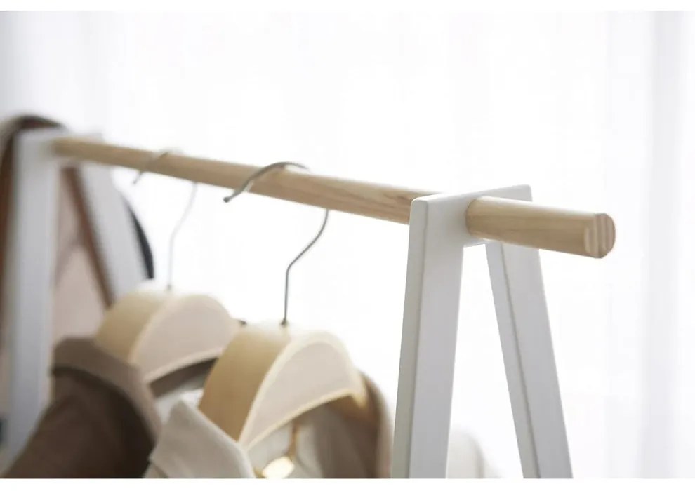 Бял метален стелаж за дрехи Кула - YAMAZAKI