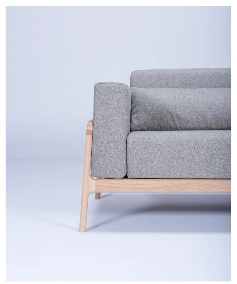 Сив диван с масивна дъбова конструкция , 240 см Fawn - Gazzda
