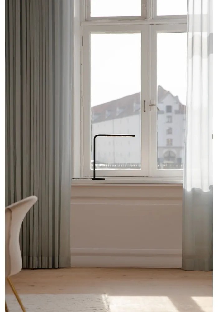 Черна метална LED затъмняваща се настолна лампа (височина 46 cm) Omni Table – UMAGE