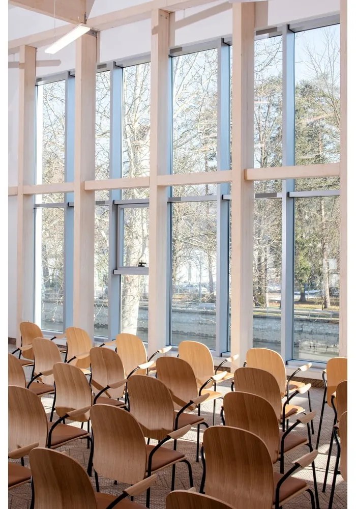 Трапезни столове в комплект с подлакътници/за подреждане 2 бр. от декор от дъб в цвят кафяв коняк/в естествен цвят Book – Gazzda