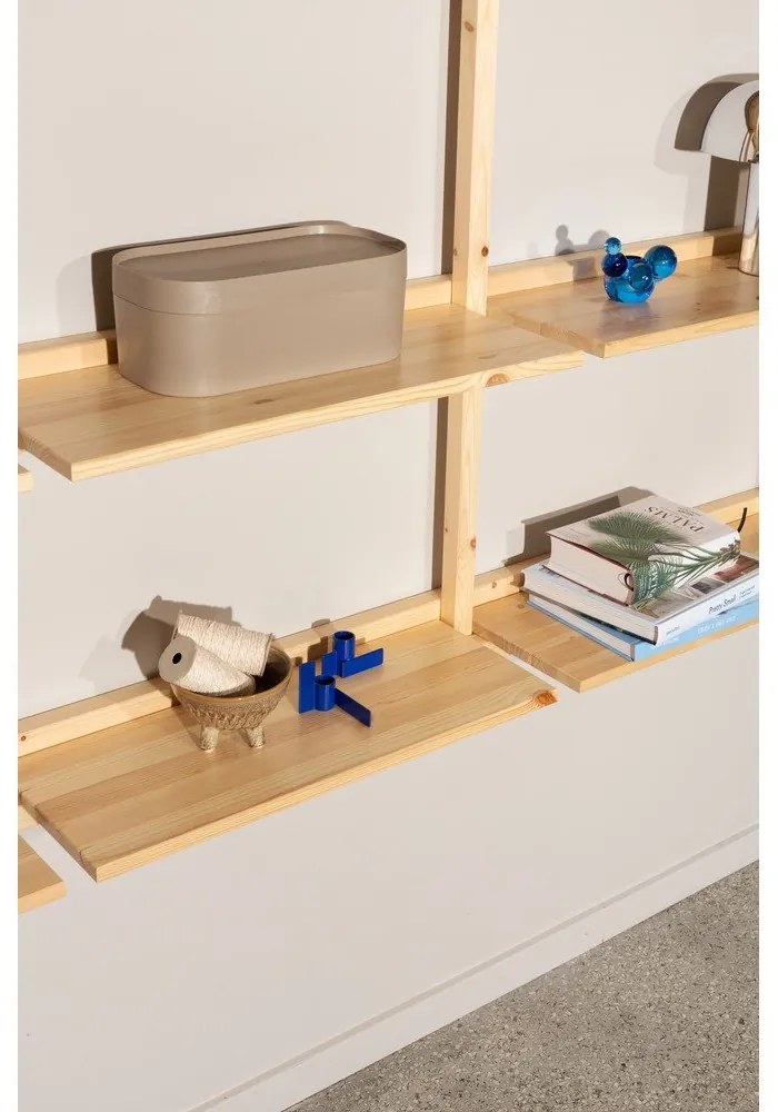 Стенна библиотека от масивен бор в естествен цвят 192x127 cm Groove – Karup Design