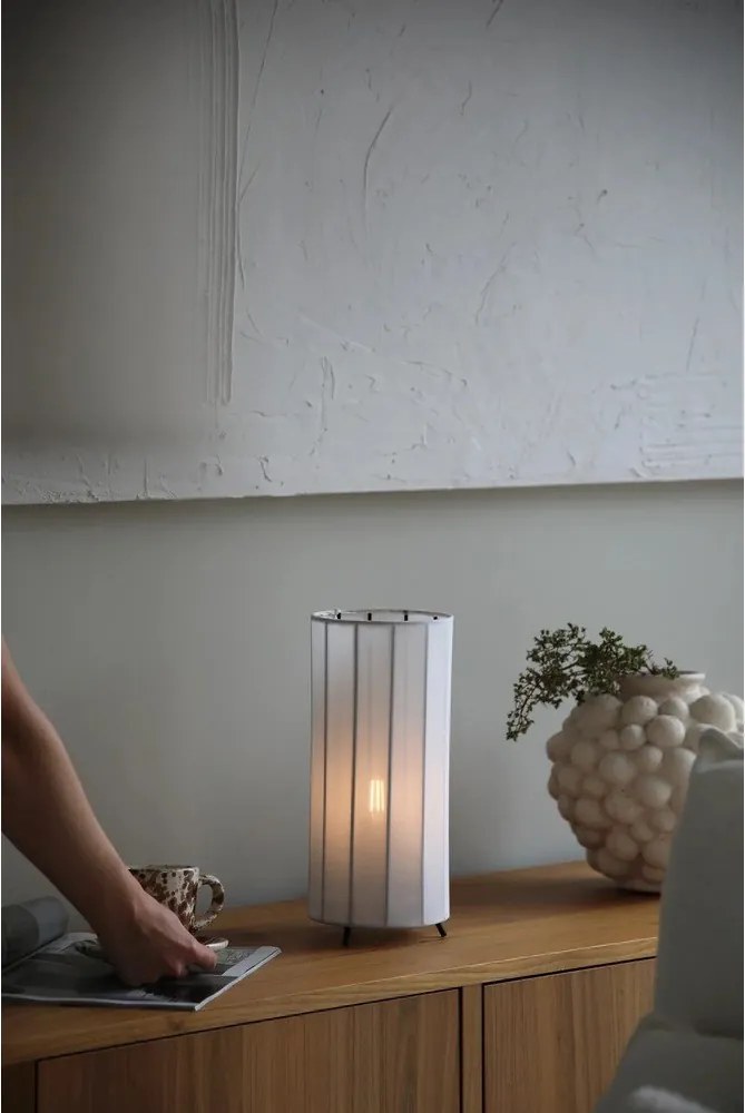 Черно-бял настолна лампа с текстилен абажур (височина 31,5 cm) Hikari – Markslöjd