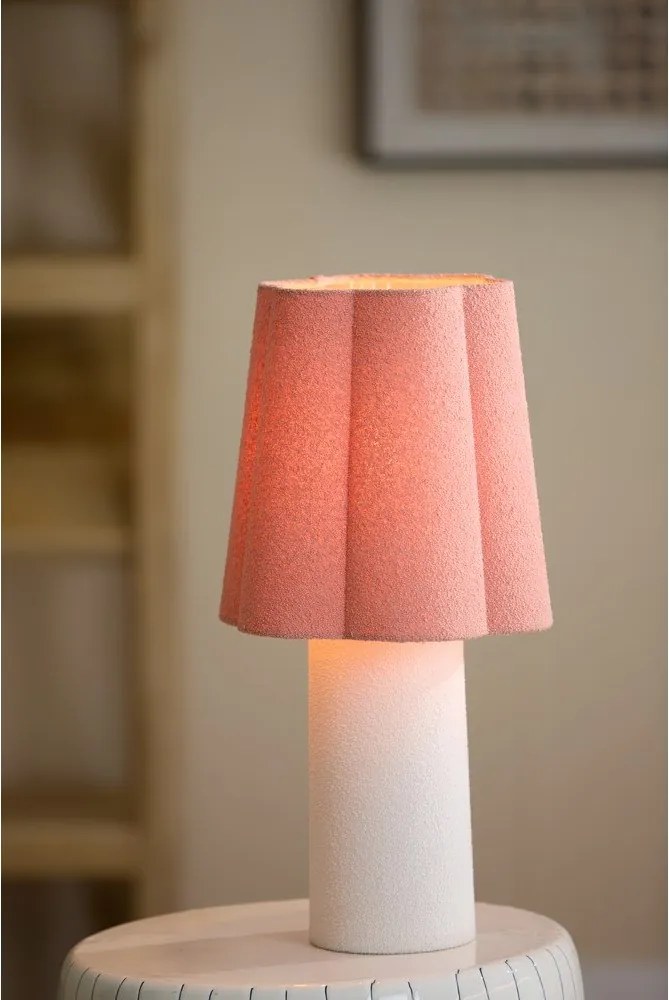 Настолна лампа в цвят сьомга/кремава с текстилен абажур (височина 50 cm) Musaby – Light & Living