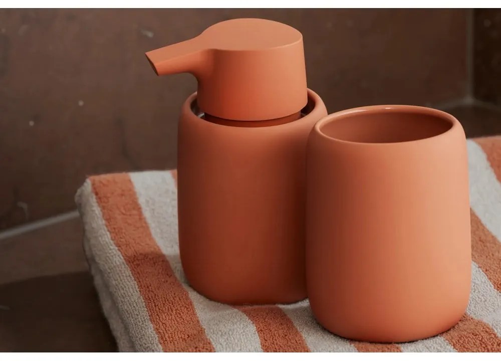 Оранжева/бежова хавлиена кърпа от органичен памук 70x140 cm Arto – Blomus