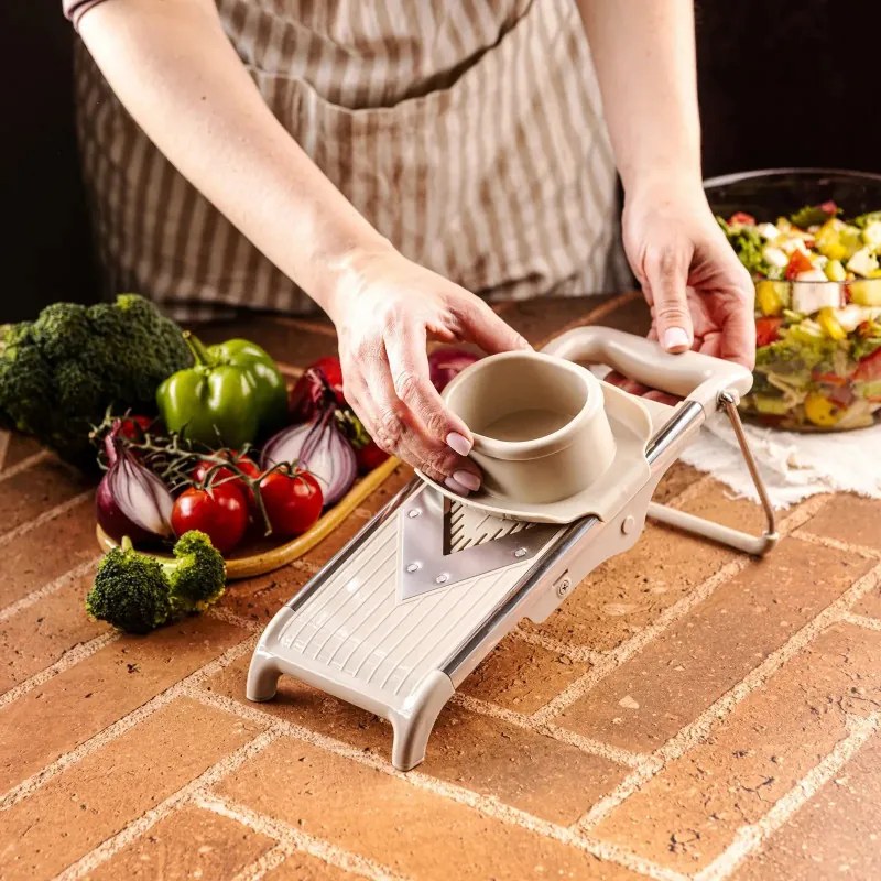 Ренде за зеленчуци Kinghoff KH 2006, Регулируема дебелина, V-образни остриета, Жулиен 5 мм, Бежов/Сив