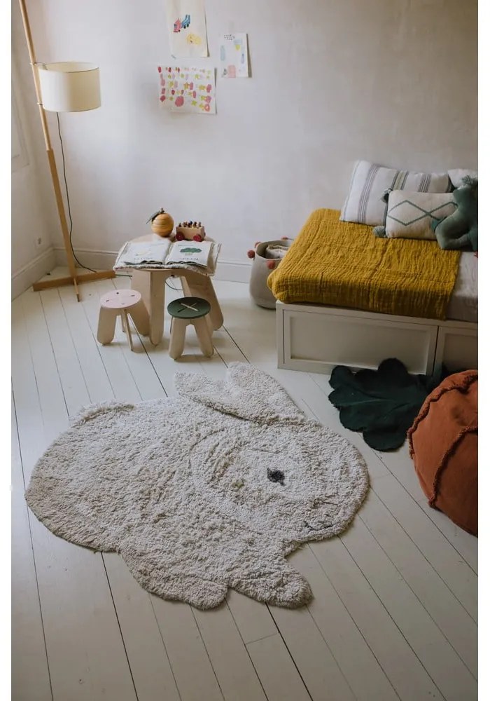 Светлосив ръчно изработен памучен детски килим подходящ за пране 130x135 cm Bunny – Lorena Canals