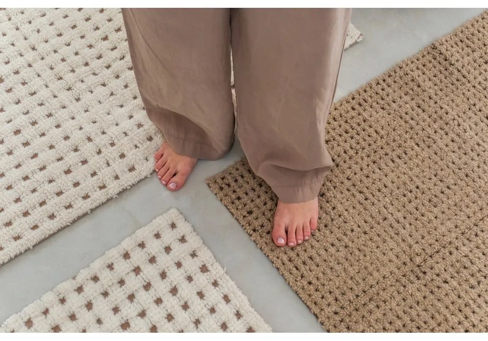 Ръчно изработена бежова вълнена пътека подходяща за пране 80x230 cm Unexpected Wool – Lorena Canals