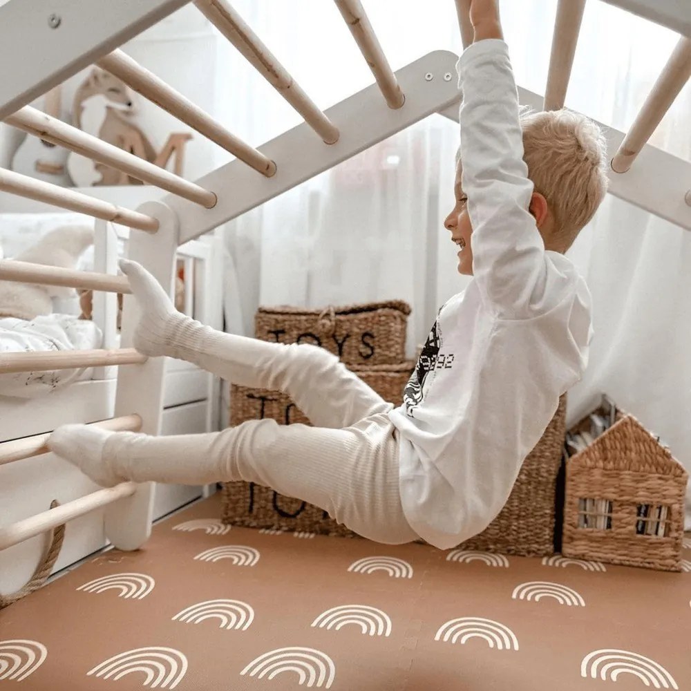 Черен пиклер триъгълник от масивен бор 61x112x94 cm Montessori – Meowbaby