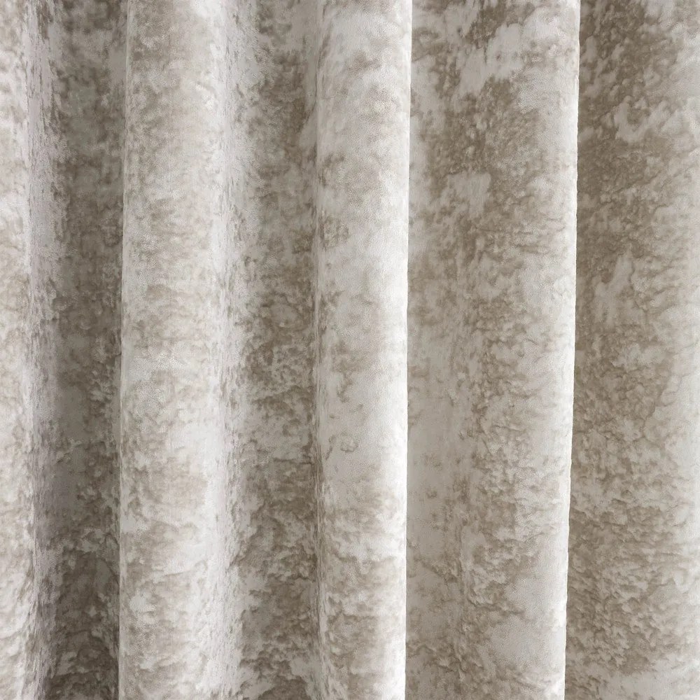 Бежови пердета в комплект от 2 бр. 168x137 cm Crushed Velvet – Catherine Lansfield