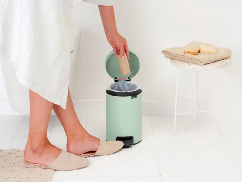 Кош за боклук с педал Brabantia NewIcon 1008835, 3 л, Плавно затваряне, Противоплъзгаща основа, Светлозелен