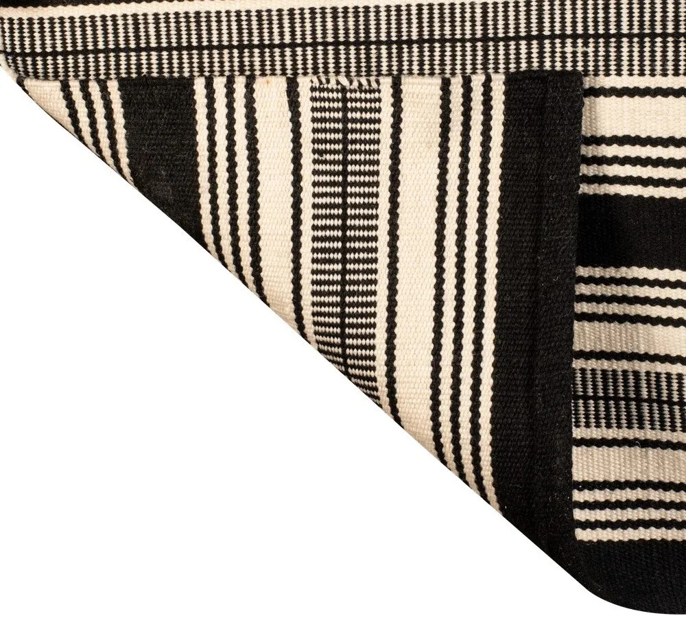 Черно-бял двустранен килим за открито, изработен от рециклирана пластмаса , 160 x 230 cm Zambezi - Green Decore