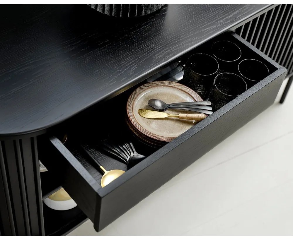 Черен нисък скрин в дъбов декор с плъзгащи се врати 73x160 cm Siena - Unique Furniture