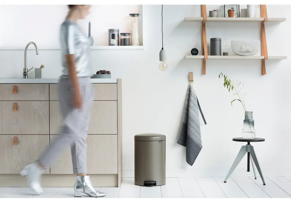 Сиво стоманено кошче за боклук с педал 20 l NewIcon – Brabantia
