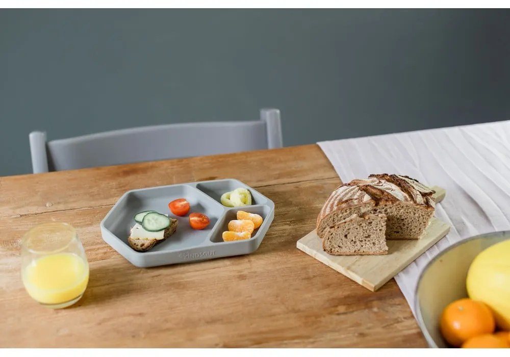 Сива силиконова детска чиния 16x25 cm – Kindsgut