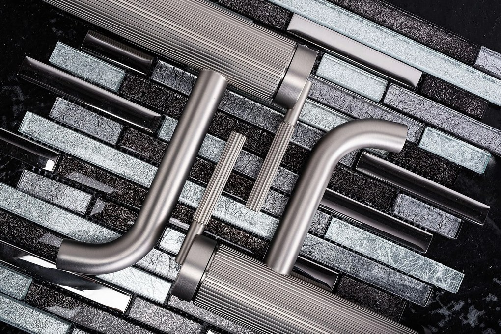 Смесител за мивка Rea Argon Brush Nickel Low