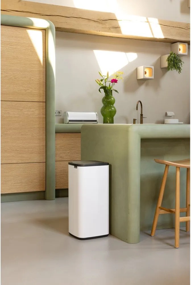 Бяло стоманено кошче за боклук отваряне с докосване 30 l Bo Touch – Brabantia
