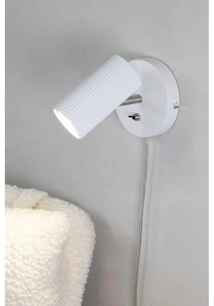 Бяла стенна лампа Costilla - Markslöjd